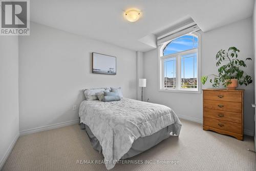 8 Thornbury Court, Hamilton, ON - Indoor Photo Showing Bedroom