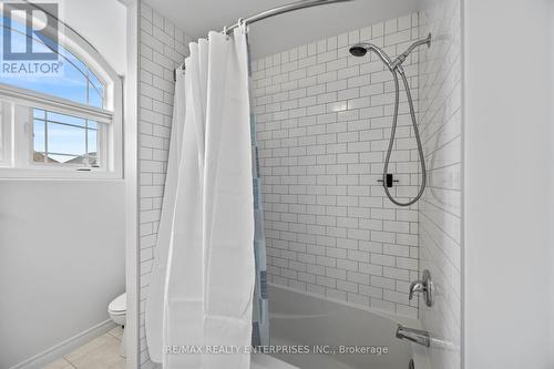 8 Thornbury Court, Hamilton, ON - Indoor Photo Showing Bathroom