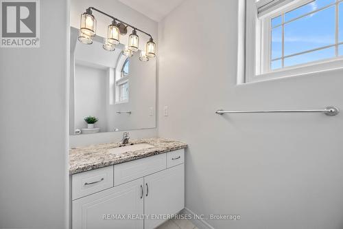 8 Thornbury Court, Hamilton, ON - Indoor Photo Showing Bathroom