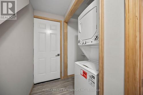 8 Thornbury Court, Hamilton, ON - Indoor Photo Showing Laundry Room