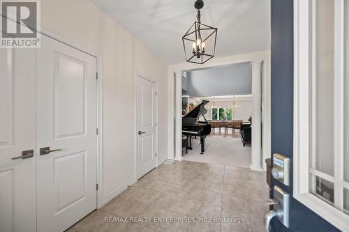 8 Thornbury Court, Hamilton, ON - Indoor Photo Showing Other Room