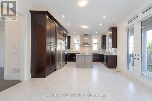 32 Sofia Olivia Crescent, Vaughan, ON - Indoor Photo Showing Kitchen