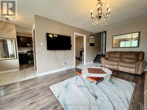 1046 Jalna Blvd Boulevard, London, ON - Indoor Photo Showing Living Room