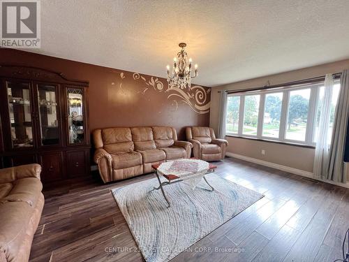 1046 Jalna Blvd Boulevard, London, ON - Indoor Photo Showing Living Room