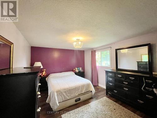 1046 Jalna Blvd Boulevard, London, ON - Indoor Photo Showing Bedroom