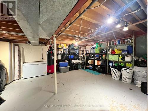 1046 Jalna Blvd Boulevard, London, ON - Indoor Photo Showing Garage