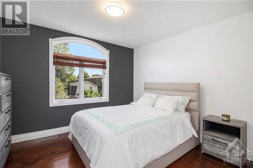 303 Dovercourt Avenue, Ottawa, ON - Indoor Photo Showing Bedroom