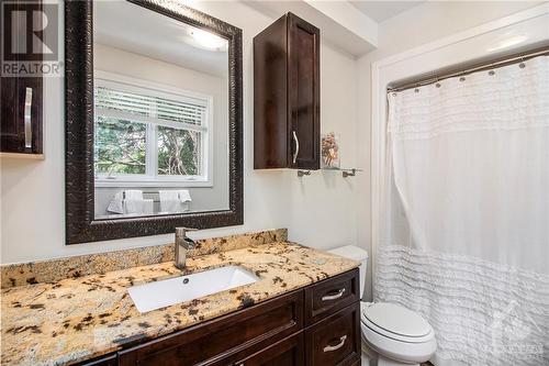 303 Dovercourt Avenue, Ottawa, ON - Indoor Photo Showing Bathroom