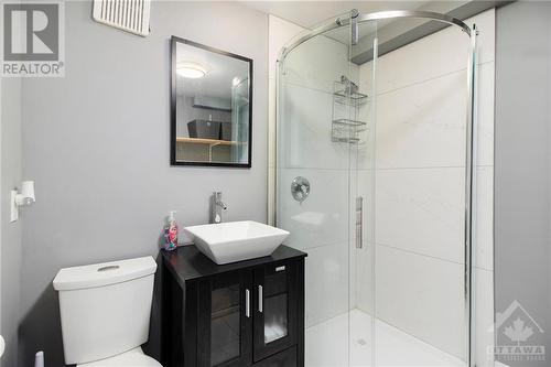 303 Dovercourt Avenue, Ottawa, ON - Indoor Photo Showing Bathroom