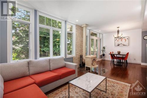 303 Dovercourt Avenue, Ottawa, ON - Indoor Photo Showing Living Room