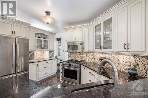 303 Dovercourt Avenue, Ottawa, ON - Indoor Photo Showing Kitchen With Upgraded Kitchen