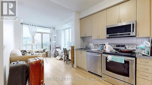 Lph09 - 55 De Boers Drive, Toronto, ON - Indoor Photo Showing Kitchen