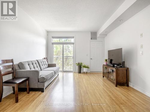 19 - 38 Gibson Avenue, Toronto, ON - Indoor Photo Showing Living Room