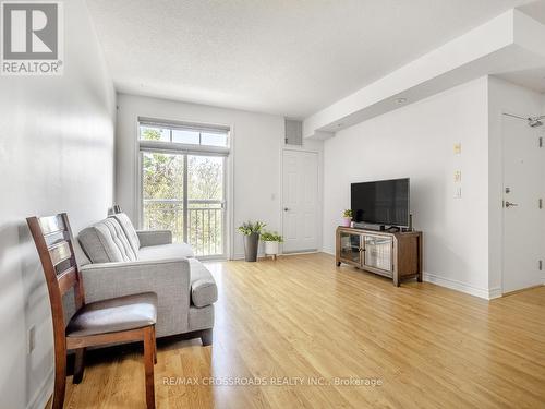 19 - 38 Gibson Avenue, Toronto, ON - Indoor Photo Showing Living Room