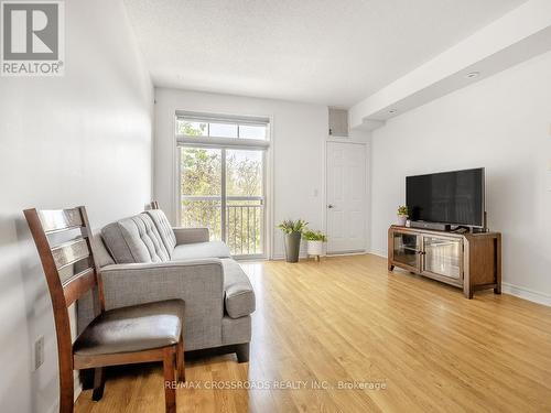 19 - 38 Gibson Avenue, Toronto, ON - Indoor Photo Showing Living Room