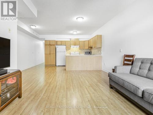 19 - 38 Gibson Avenue, Toronto, ON - Indoor Photo Showing Kitchen