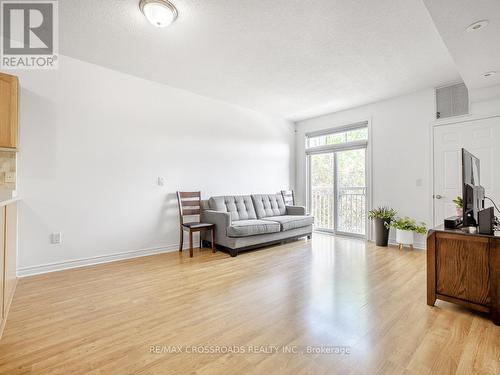 19 - 38 Gibson Avenue, Toronto, ON - Indoor Photo Showing Living Room