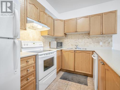 19 - 38 Gibson Avenue, Toronto, ON - Indoor Photo Showing Kitchen