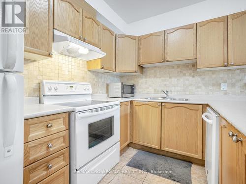 19 - 38 Gibson Avenue, Toronto, ON - Indoor Photo Showing Kitchen