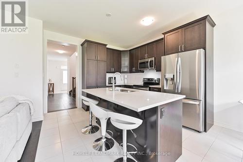 1237 Muskoka Heights, Milton, ON - Indoor Photo Showing Kitchen With Double Sink With Upgraded Kitchen