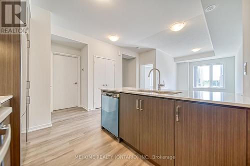 121 Honeycrisp Crest Way, Vaughan, ON - Indoor Photo Showing Kitchen