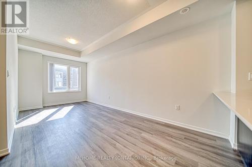 121 Honeycrisp Crest Way, Vaughan, ON - Indoor Photo Showing Other Room