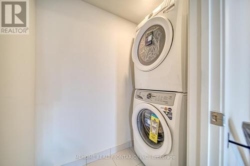 121 Honeycrisp Crest Way, Vaughan, ON - Indoor Photo Showing Laundry Room