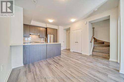 121 Honeycrisp Crest Way, Vaughan, ON - Indoor Photo Showing Kitchen