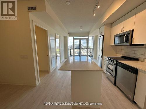 715 - 509 Dundas Street W, Oakville, ON - Indoor Photo Showing Kitchen