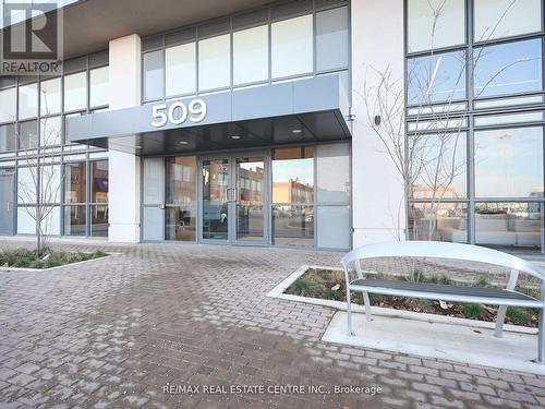 715 - 509 Dundas Street W, Oakville, ON - Outdoor