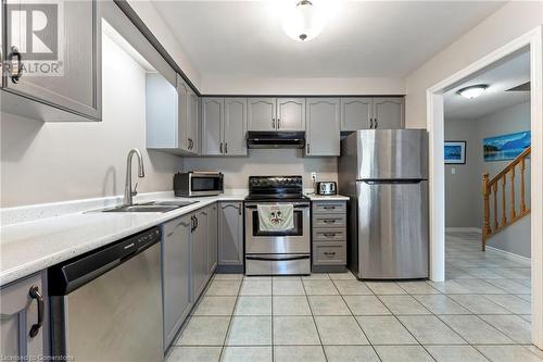 Ample kitchen space for cooking - 30 Braemar Avenue Unit# 59, Caledonia, ON - Indoor Photo Showing Kitchen With Double Sink