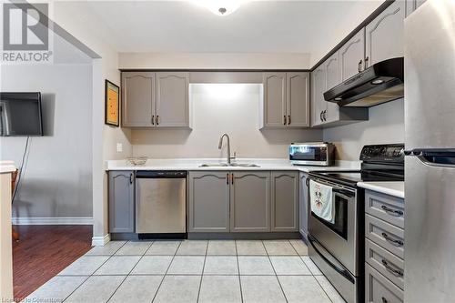 30 Braemar Avenue Unit# 59, Caledonia, ON - Indoor Photo Showing Kitchen With Double Sink