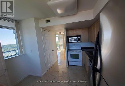 2302 - 28 Harrison Garden Boulevard, Toronto, ON - Indoor Photo Showing Kitchen