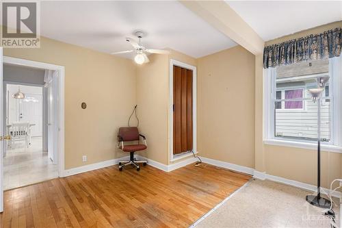 2nd photo of the den area. East facing window. - 526 Mutual Street, Ottawa, ON - Indoor