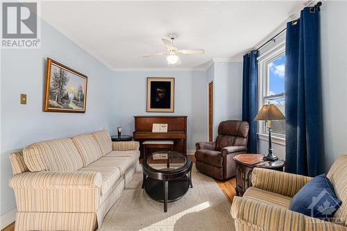 2nd photo of the formal living room. - 526 Mutual Street, Ottawa, ON - Indoor Photo Showing Living Room