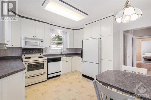 Updated kitchen, ample cabinets and counter space, bright window over the sink. - 526 Mutual Street, Ottawa, ON - Indoor Photo Showing Kitchen