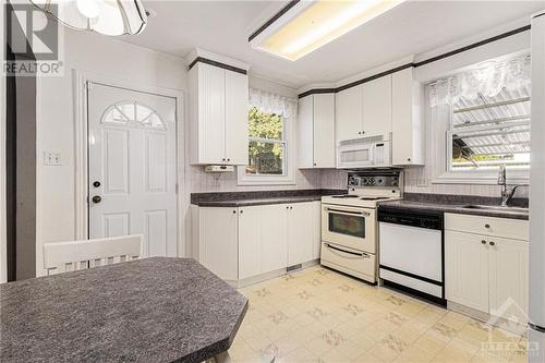 2nd window facing the street. - 526 Mutual Street, Ottawa, ON - Indoor Photo Showing Kitchen