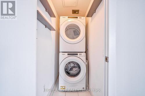 4202 - 403 Church Street, Toronto, ON - Indoor Photo Showing Laundry Room