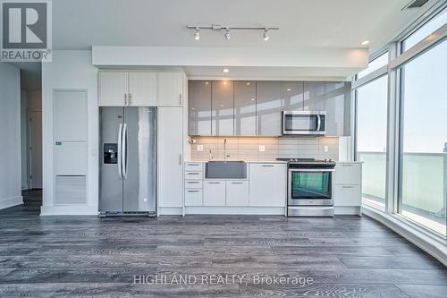 4202 - 403 Church Street, Toronto, ON - Indoor Photo Showing Kitchen