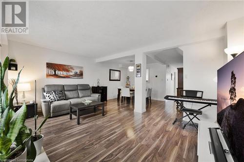 3460 South Millway Unit# 23, Mississauga, ON - Indoor Photo Showing Living Room