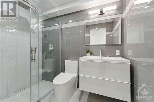 27 Laurel Street E, Ottawa, ON - Indoor Photo Showing Bathroom