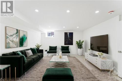 27 Laurel Street E, Ottawa, ON - Indoor Photo Showing Living Room