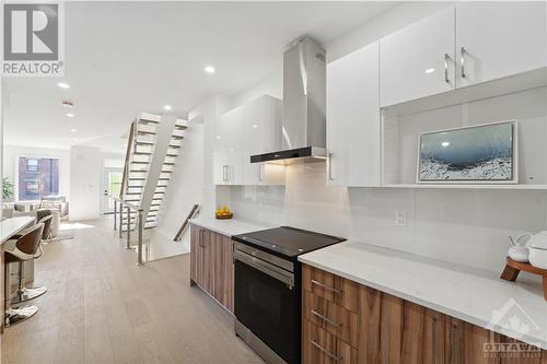 27 Laurel Street E, Ottawa, ON - Indoor Photo Showing Kitchen With Upgraded Kitchen