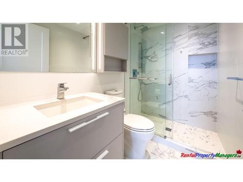 1902 6699 Dunblane Avenue, Burnaby, BC - Indoor Photo Showing Bathroom