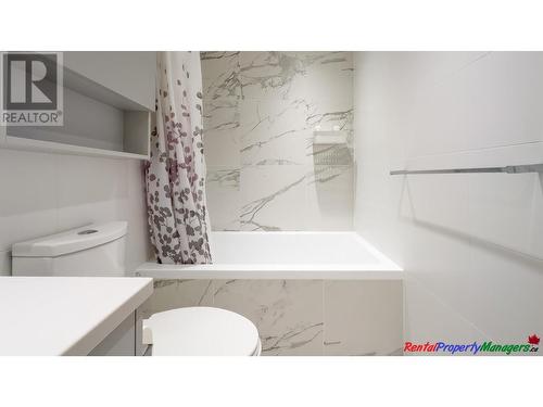 1902 6699 Dunblane Avenue, Burnaby, BC - Indoor Photo Showing Bathroom