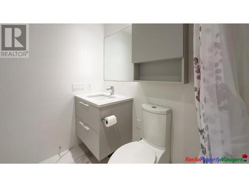 1902 6699 Dunblane Avenue, Burnaby, BC - Indoor Photo Showing Bathroom