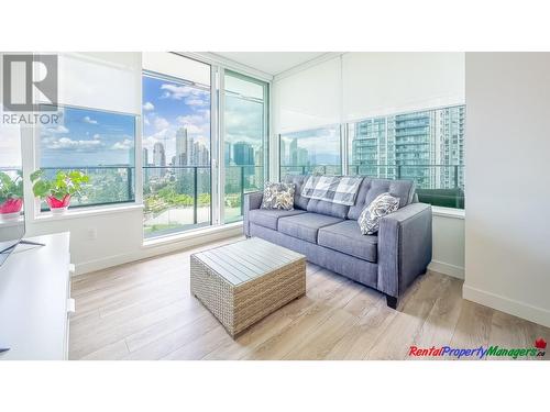 1902 6699 Dunblane Avenue, Burnaby, BC - Indoor Photo Showing Living Room