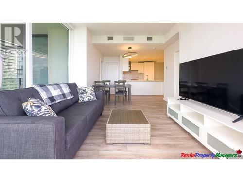 1902 6699 Dunblane Avenue, Burnaby, BC - Indoor Photo Showing Living Room