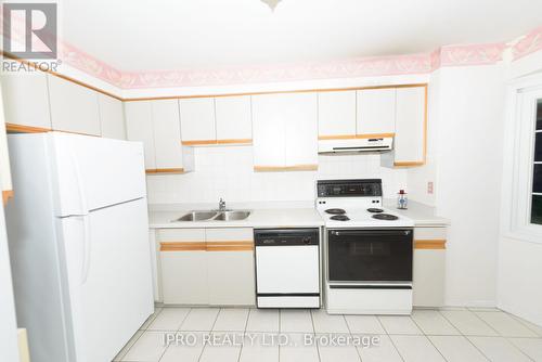 28 - 38 Elora Drive, Hamilton, ON - Indoor Photo Showing Kitchen With Double Sink