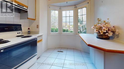 28 - 38 Elora Drive, Hamilton, ON - Indoor Photo Showing Kitchen